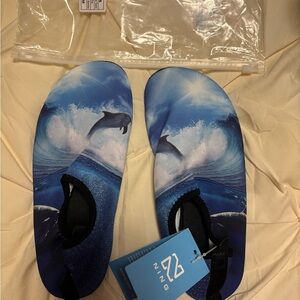 NWT Aqua Socks /Beach or Lake Water Shoes